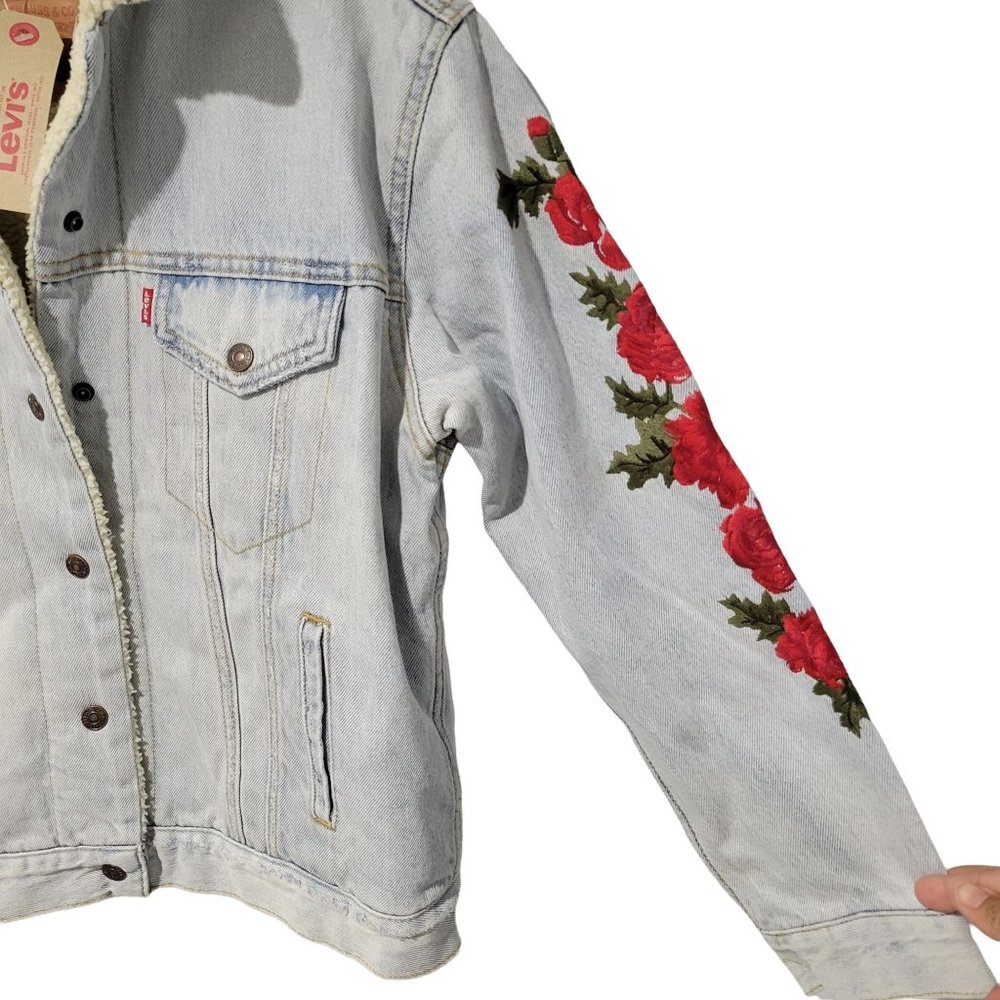 Women's Blue Ex-boyfriend Floral-embroidered Denim Sherpa Trucker Jack… - Picture 6 of 12